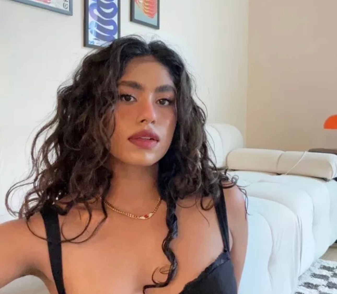 Our Bella Necklace – Inspired by Bella Hadid Complete With Gift Box